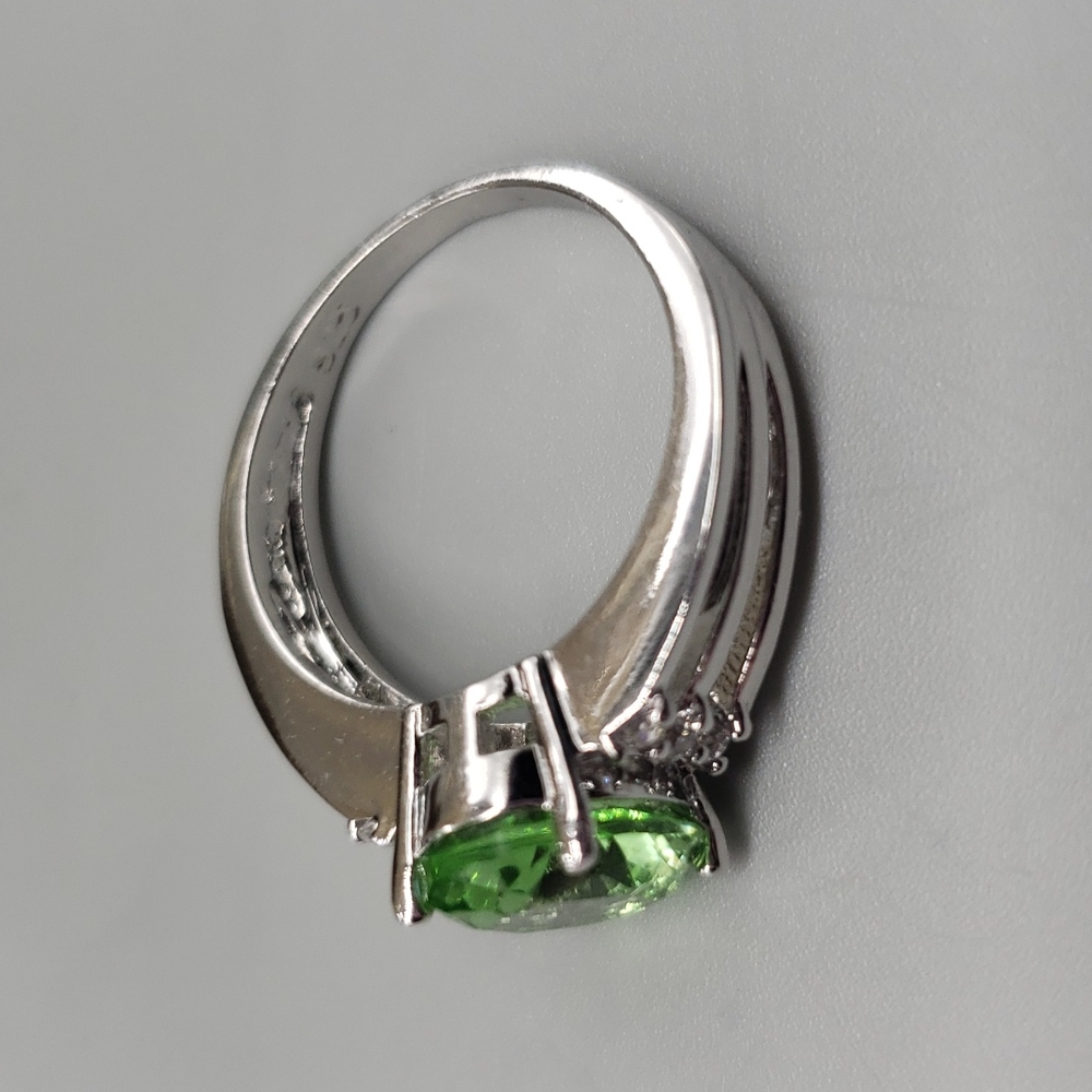 Peridot Ring - Picture 2 of 6